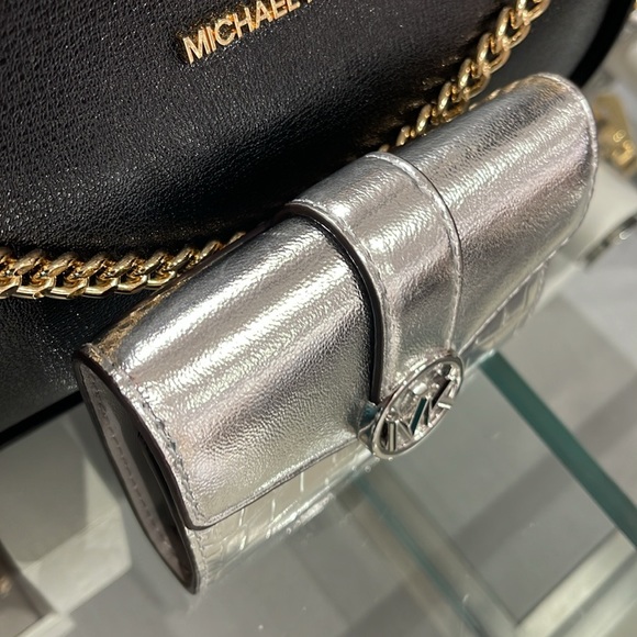 MICHAEL KORS CARMEN MEDIUM LOGO AND FAUX LEATHER WALLET 
SILVER 
NWT - Picture 2 of 16